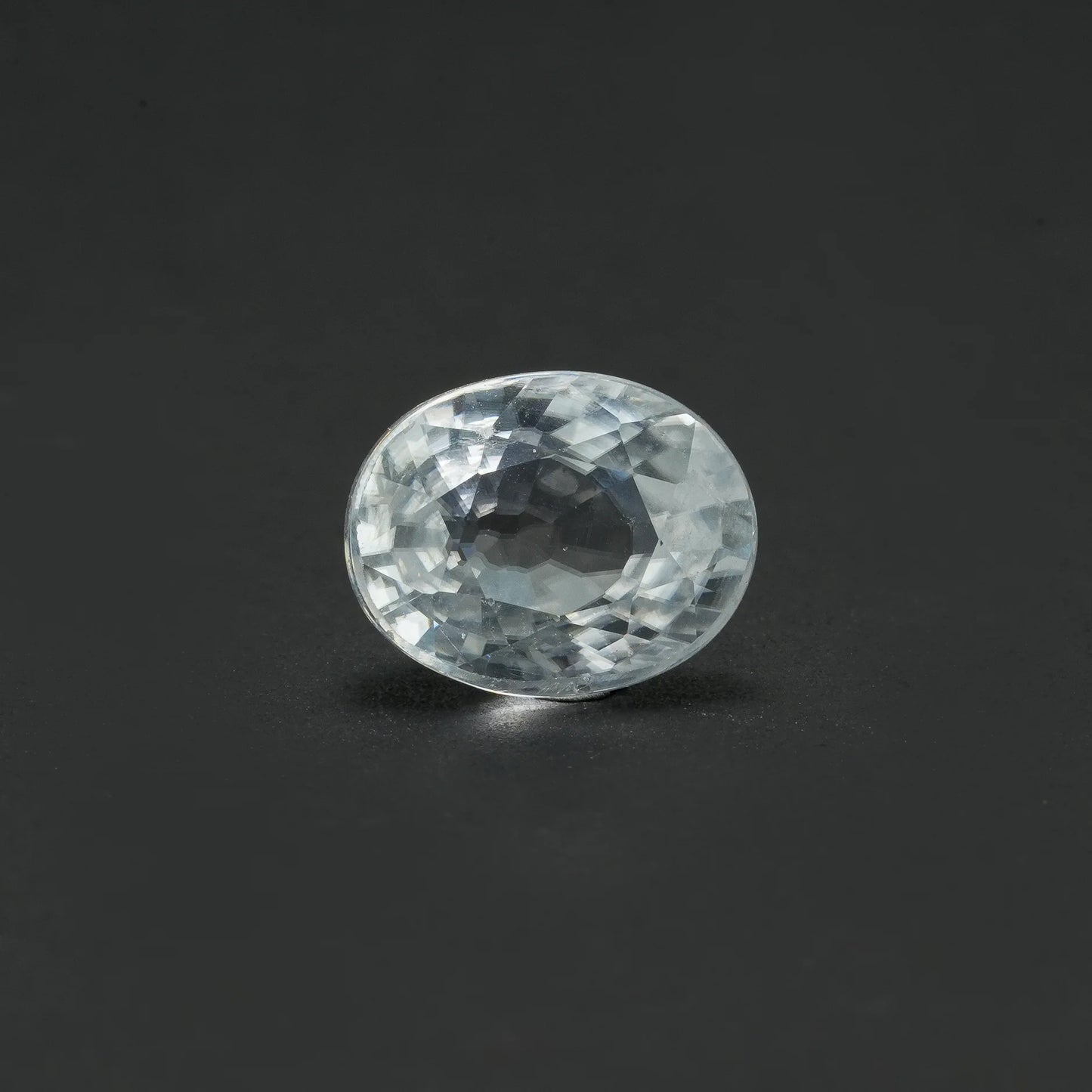 NATURAL WHITE TOPAZ - 8.25 CARATE