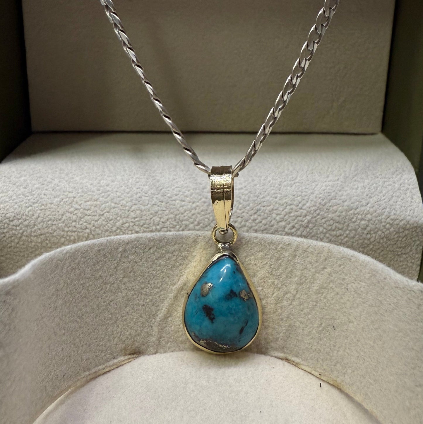 NATURAL FIROZA PENDANT - Energized & Certified ( 10.40 Carate )