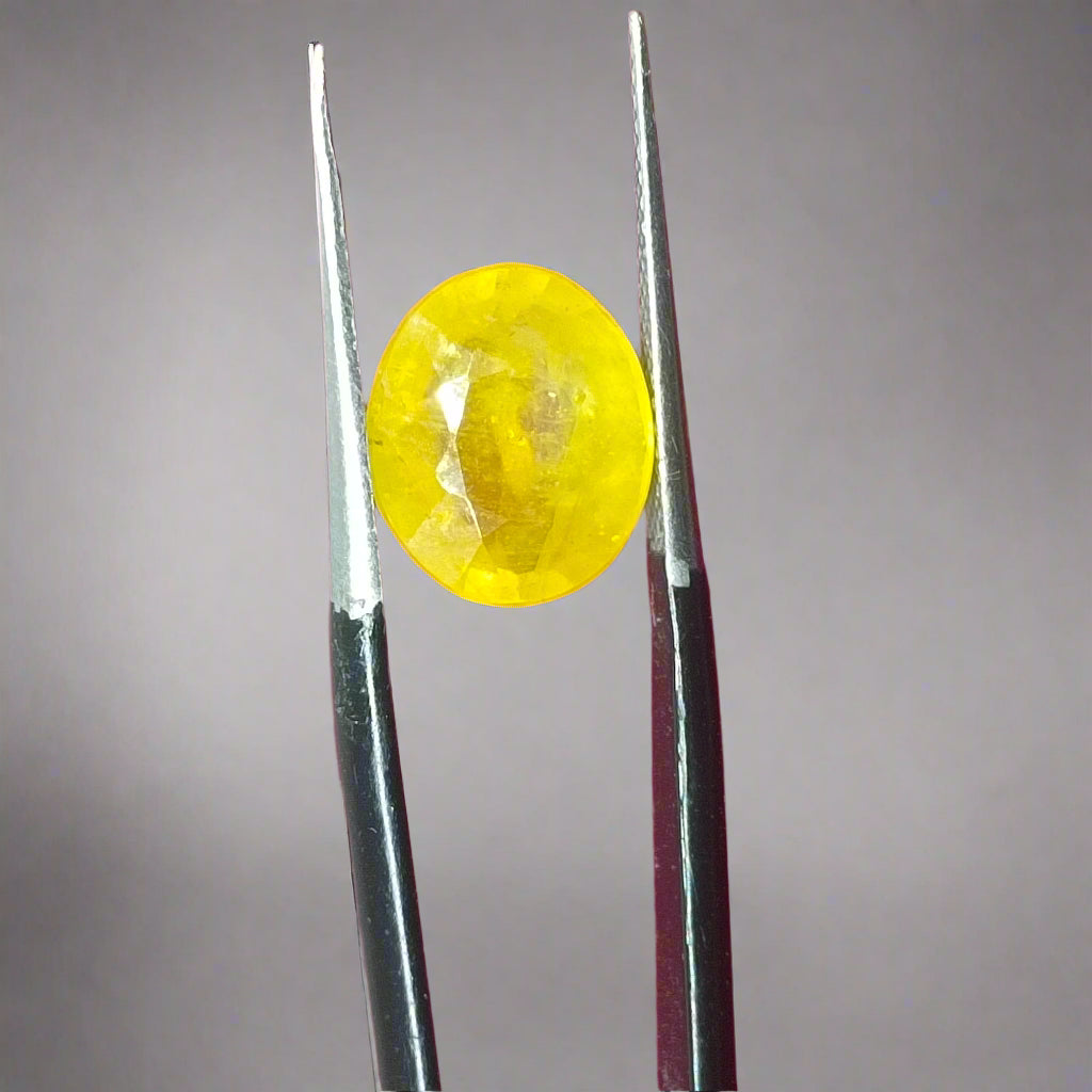 NATURAL YELLOW SAPPHIRE(PUKHRAJ|| 4.92 CARATE || LAB CERTIFIED