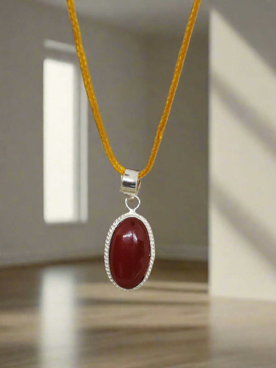 NATURAL RED HAKIK WITH PENDANT
