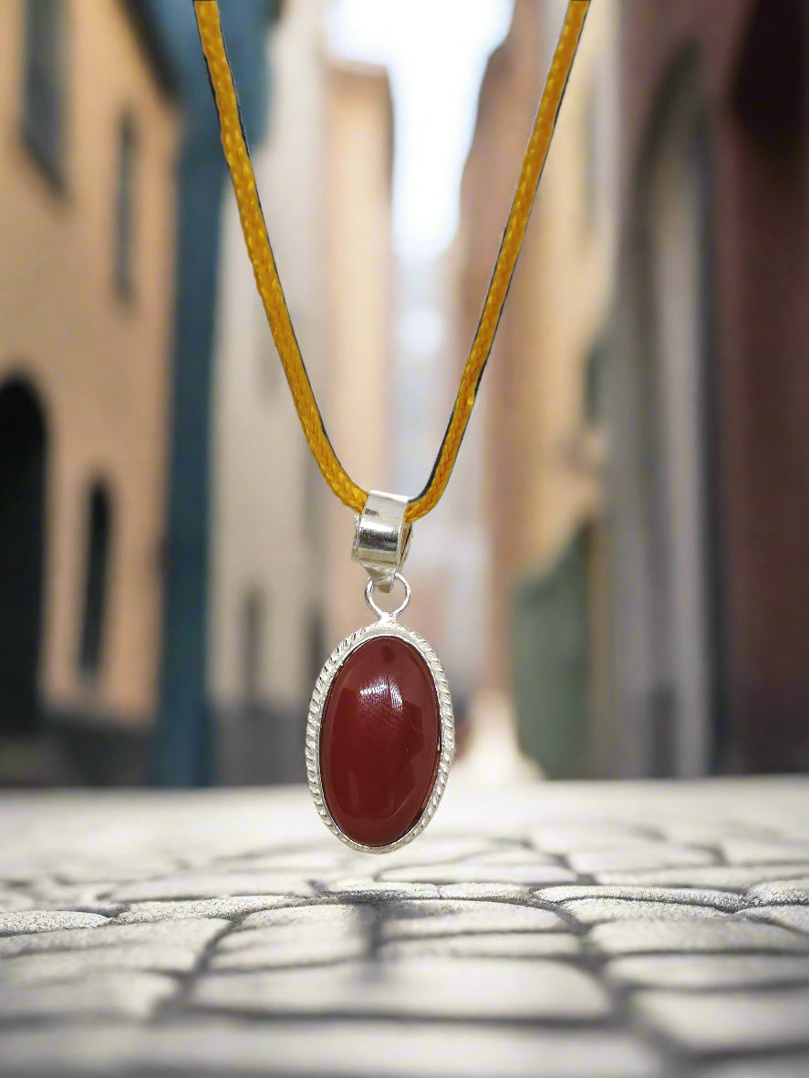 NATURAL RED HAKIK WITH PENDANT