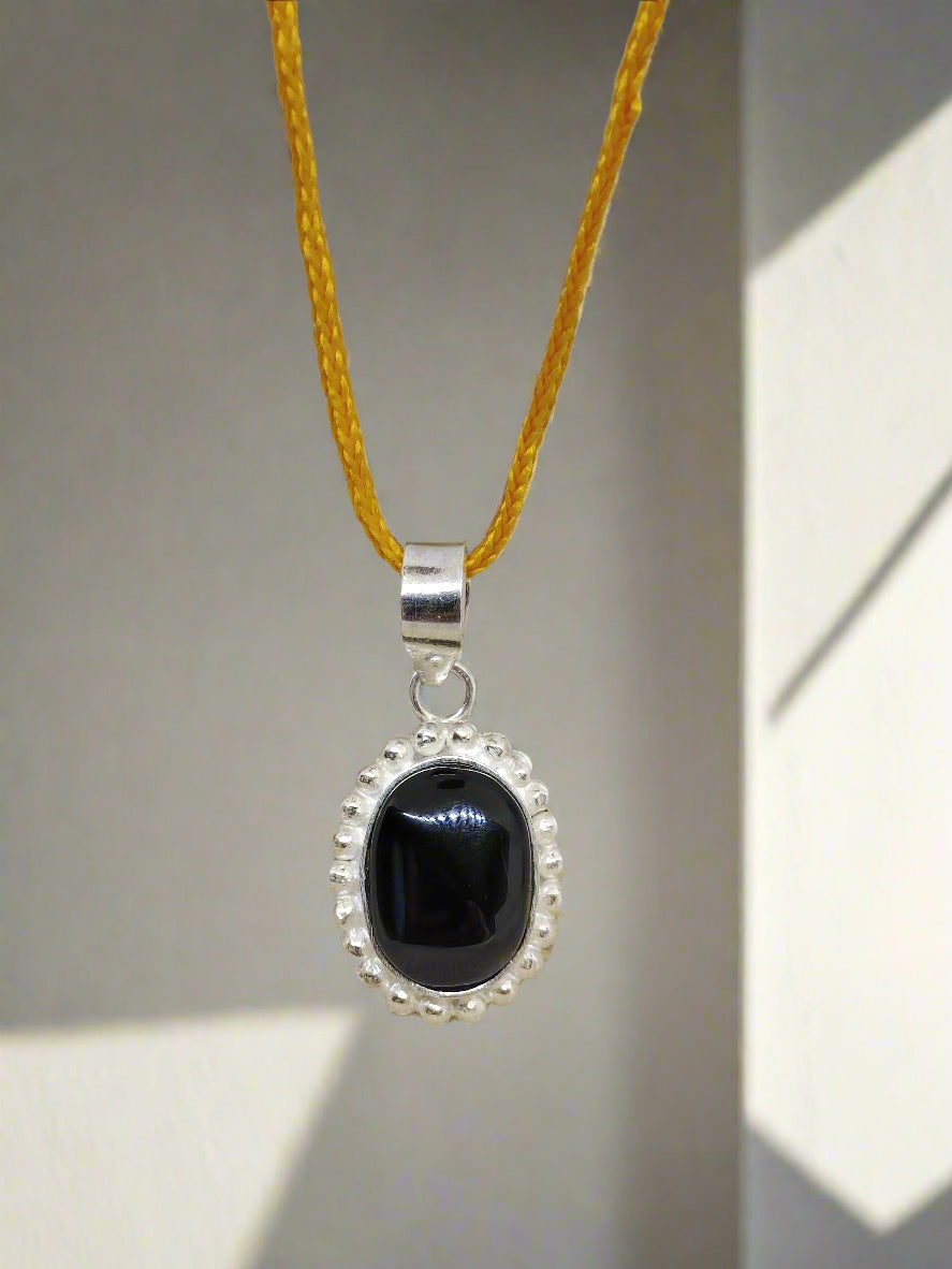 BLACK HAKIK WITH PENDANT