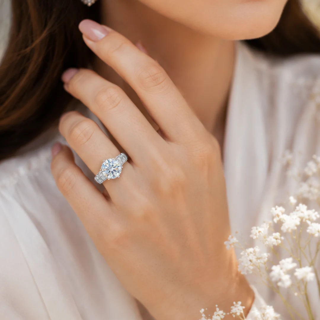 Round Cut Moissanite Diamond Engagement Ring in 925 Silver
