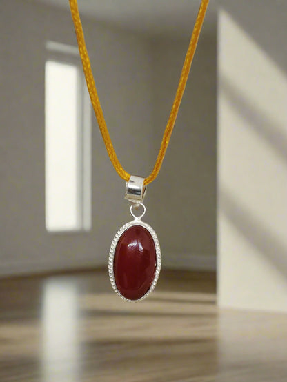 NATURAL RED HAKIK WITH PENDANT