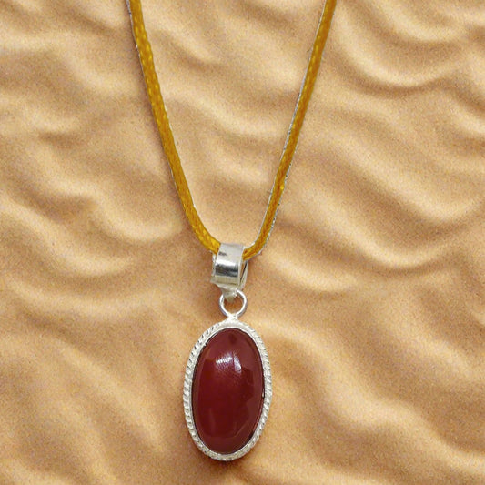 NATURAL RED HAKIK WITH PENDANT