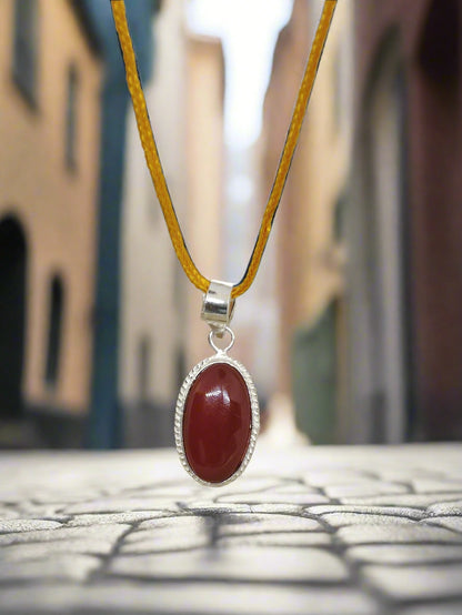 NATURAL RED HAKIK WITH PENDANT
