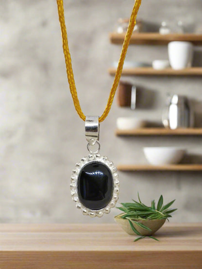 BLACK HAKIK WITH PENDANT